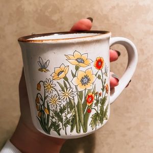 Beautiful vintage floral coffee mug